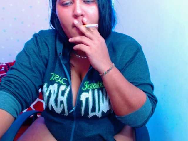 Fotografie Themistress #findom #smoke #mistress #bigboobs #sph #lovense
