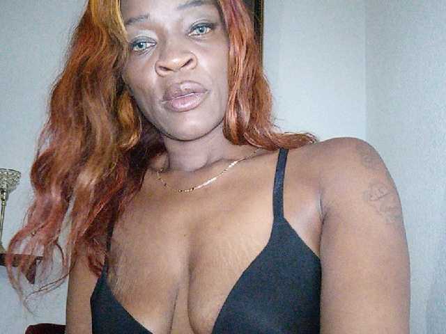 Fotografie Tierrahmarie sex machine in private.. 100 tokens rub pussy 20 tokens spank ass 500 tokens dildo play.. oil ass 200 tokens and spread. 300 blow job..