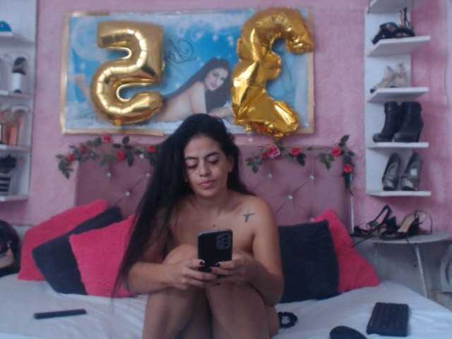 Fotografie TiffanySstar Hello guys, today I am very horny, that such a anal show, 1000 token,