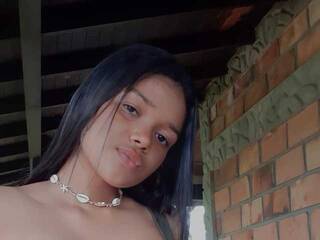 Erotický videohovor Tiny-Annie