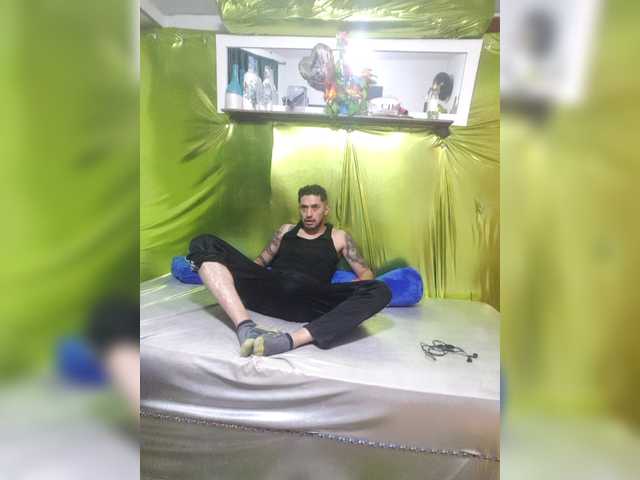 Snímky obrazovky vysielania littlepornstars