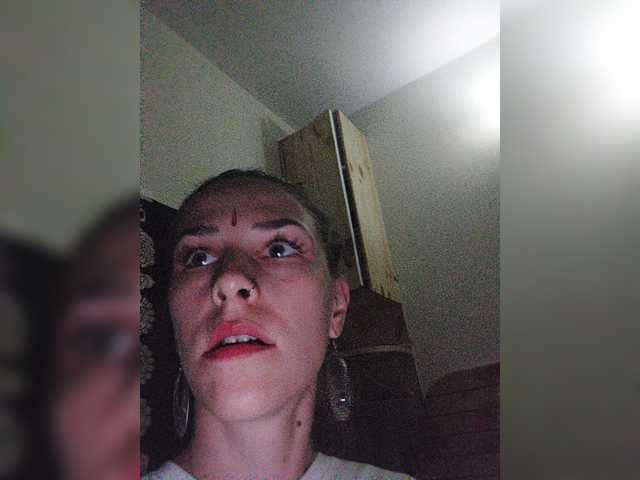 Snímky obrazovky vysielania TreshGirls