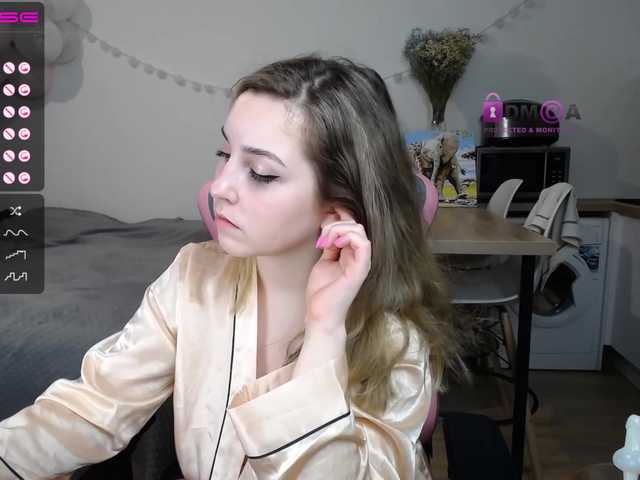 Snímky obrazovky vysielania TWINKLE--