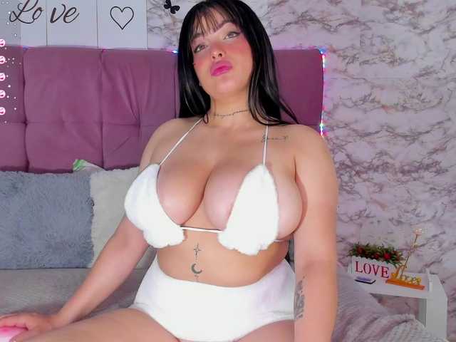 Fotografie Valerie-Baker I am the horny busty that you were looking for so much, do you want to see how I bounce on top of you? ♥#latina #bigboobs #bigass #lovense #anal #squirt