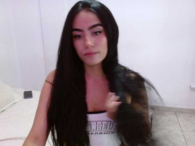 Fotografie vanessa--1 hello...welcome to my room----250 tokens show pussy