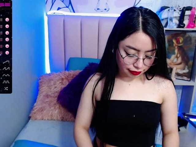 Fotografie VeronicaBrook Hey i am new ♥ GOAL: SHOW CUM♥ Come on an play with me♥ Lush is on♥ control lush 222tkns15 min♥ #daddy #c2c #lovense #18 #latin 333