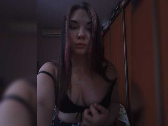 Fotografie Victoria-Kiss The best compliment is 25 tokens Hundreds me completely 100 tokens Turn the booty 30 Release the chest 50 Kiss 25