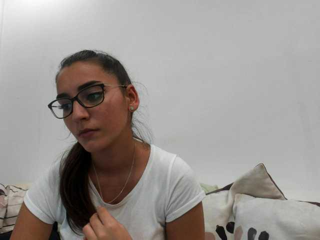 Snímky obrazovky vysielania violetmyers18