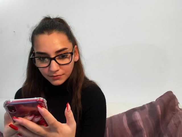 Snímky obrazovky vysielania violetmyers18