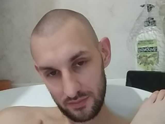 Snímky obrazovky vysielania BAD-Famali