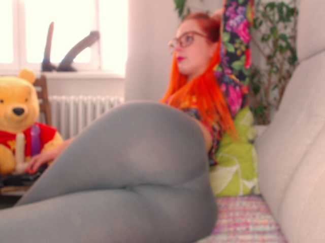 Snímky obrazovky vysielania WildRedheadCR
