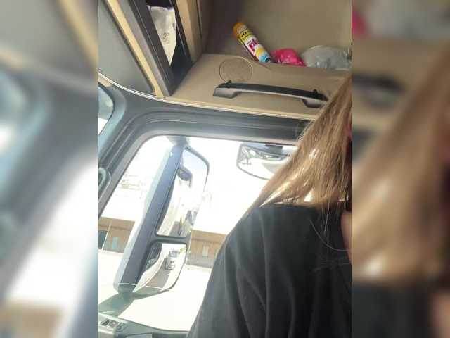 Snímky obrazovky vysielania LolaSexxx