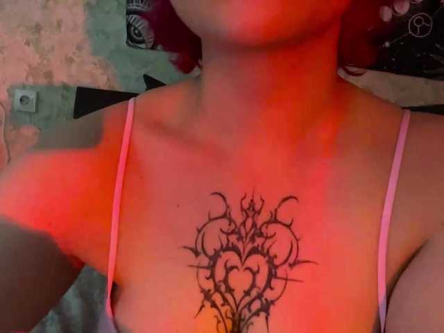 Snímky obrazovky vysielania YoungAvenoso