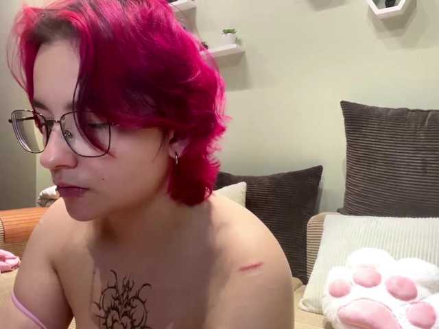 Snímky obrazovky vysielania YoungAvenoso