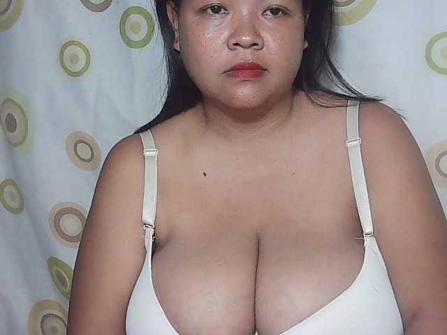 Snímky obrazovky vysielania yummytits28